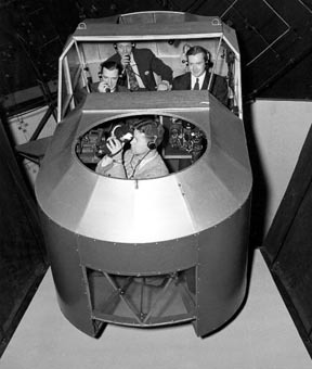 Illustration for article titled 12 Mechanical Flight Sims from Aerospace's Analog Era